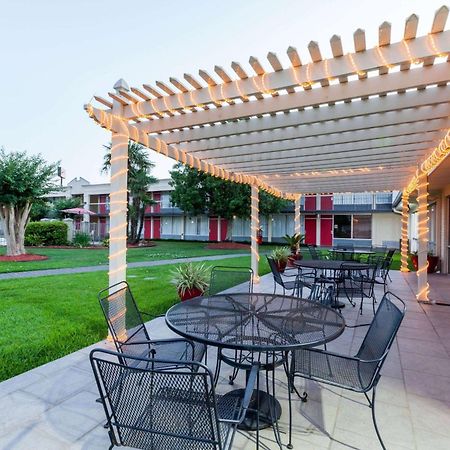 Hotel Ramada By Wyndham La Nouvelle-Ibérie Extérieur photo
