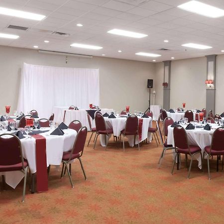 Hotel Ramada By Wyndham La Nouvelle-Ibérie Extérieur photo