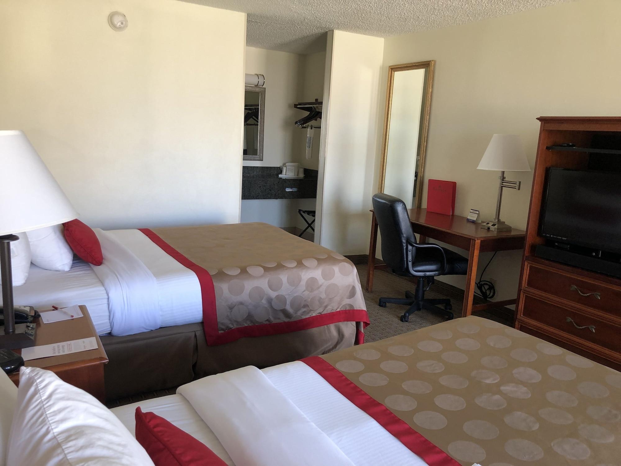 Hotel Ramada By Wyndham La Nouvelle-Ibérie Extérieur photo