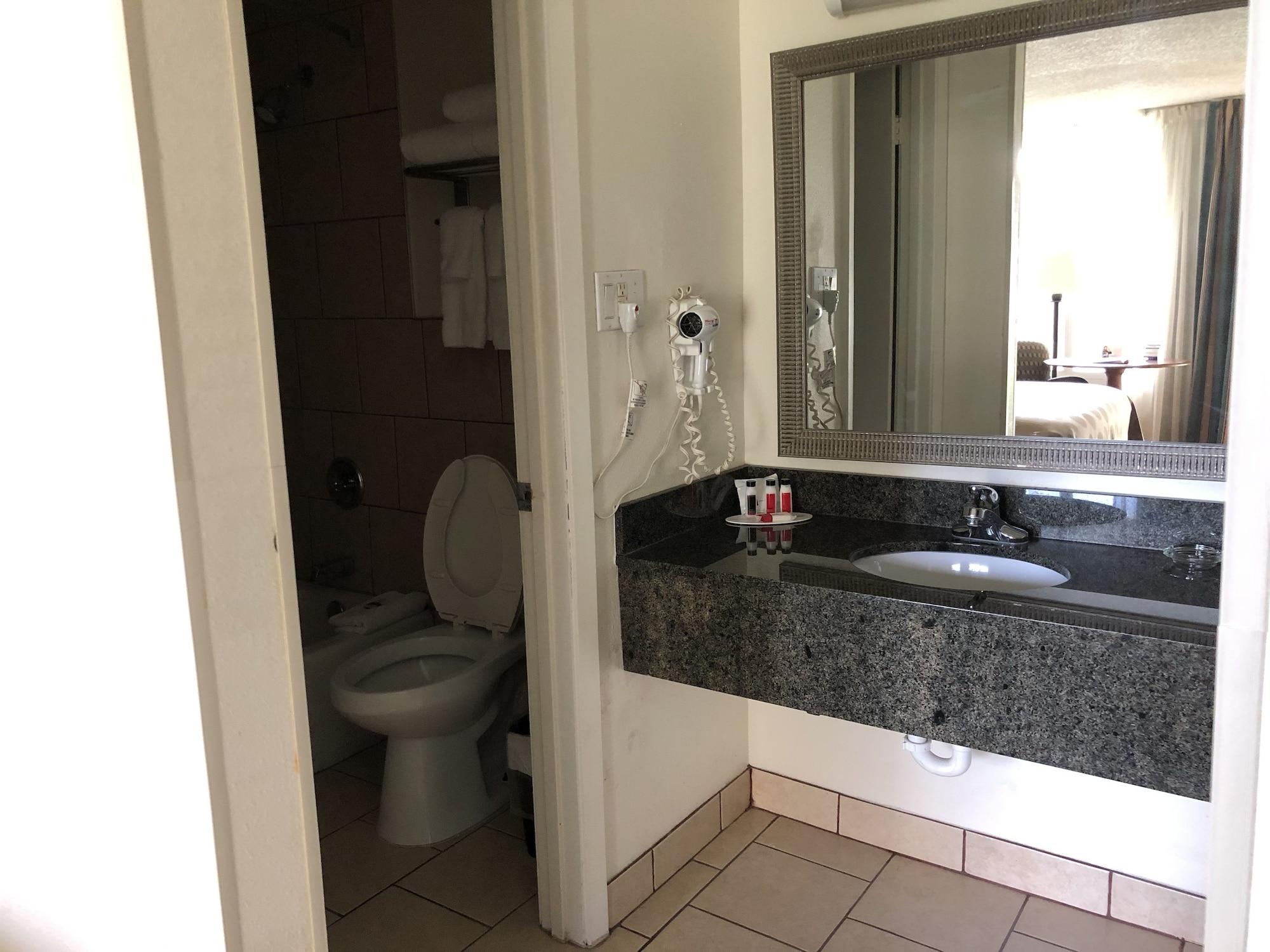 Hotel Ramada By Wyndham La Nouvelle-Ibérie Extérieur photo