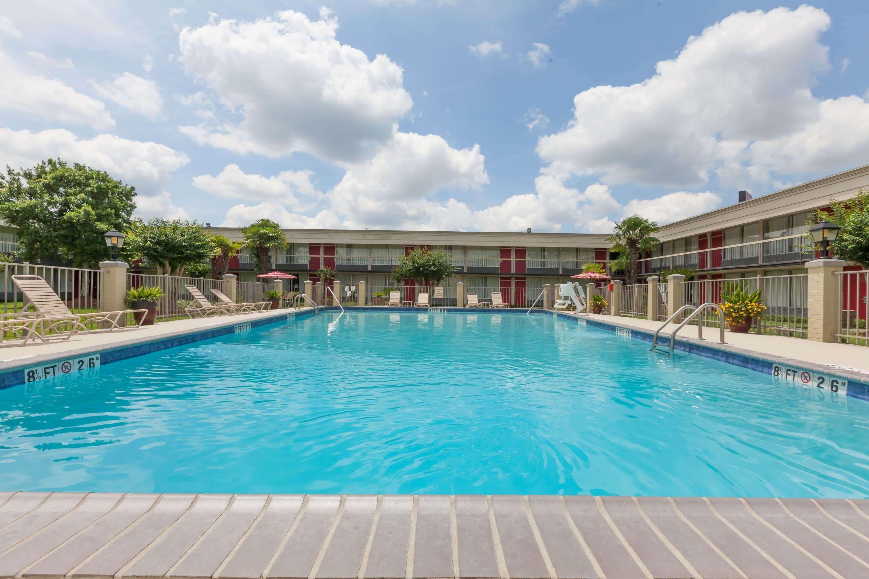Hotel Ramada By Wyndham La Nouvelle-Ibérie Extérieur photo