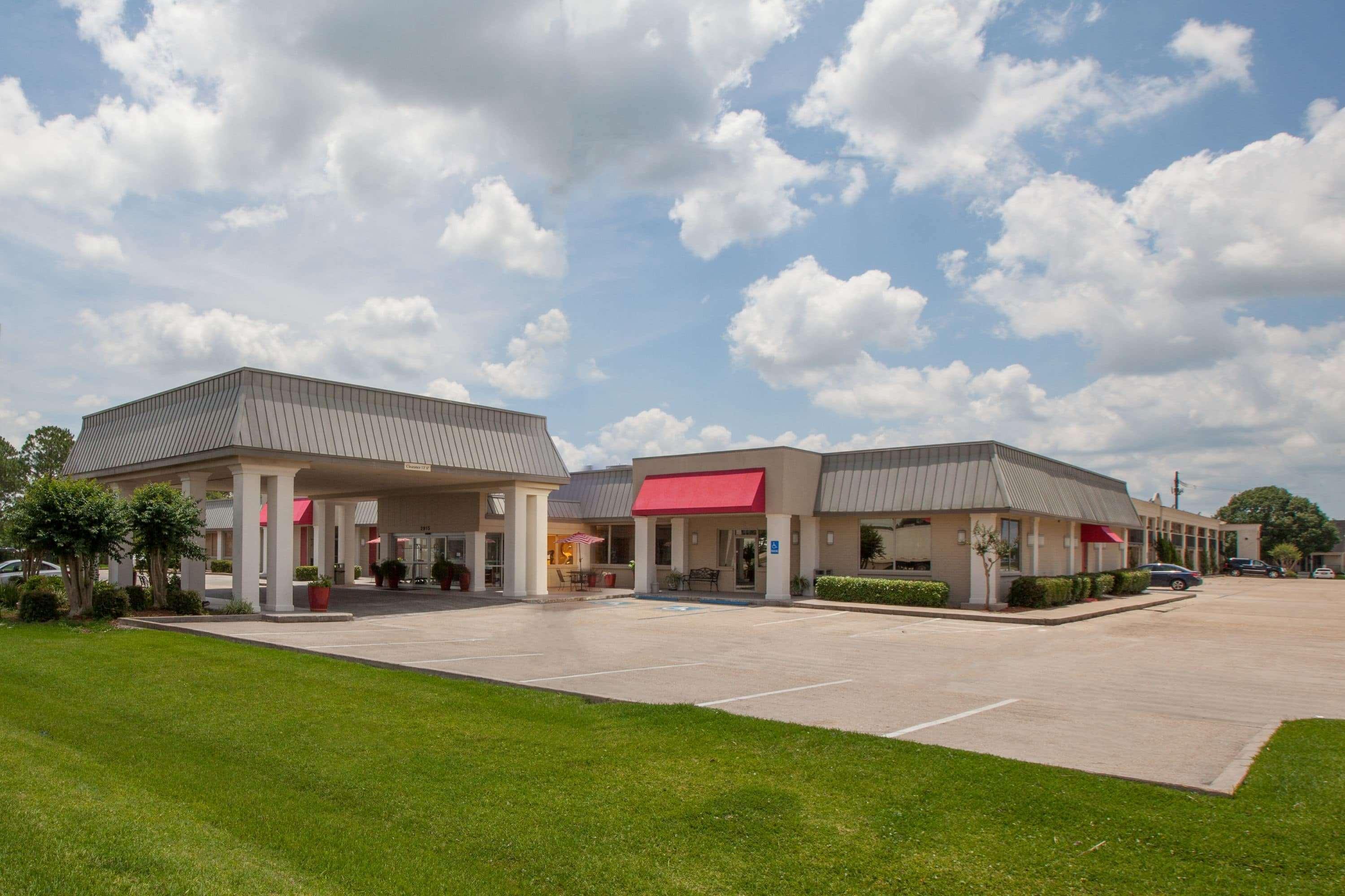 Hotel Ramada By Wyndham La Nouvelle-Ibérie Extérieur photo