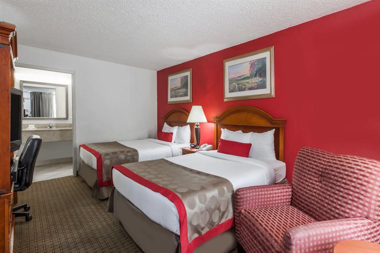 Hotel Ramada By Wyndham La Nouvelle-Ibérie Extérieur photo