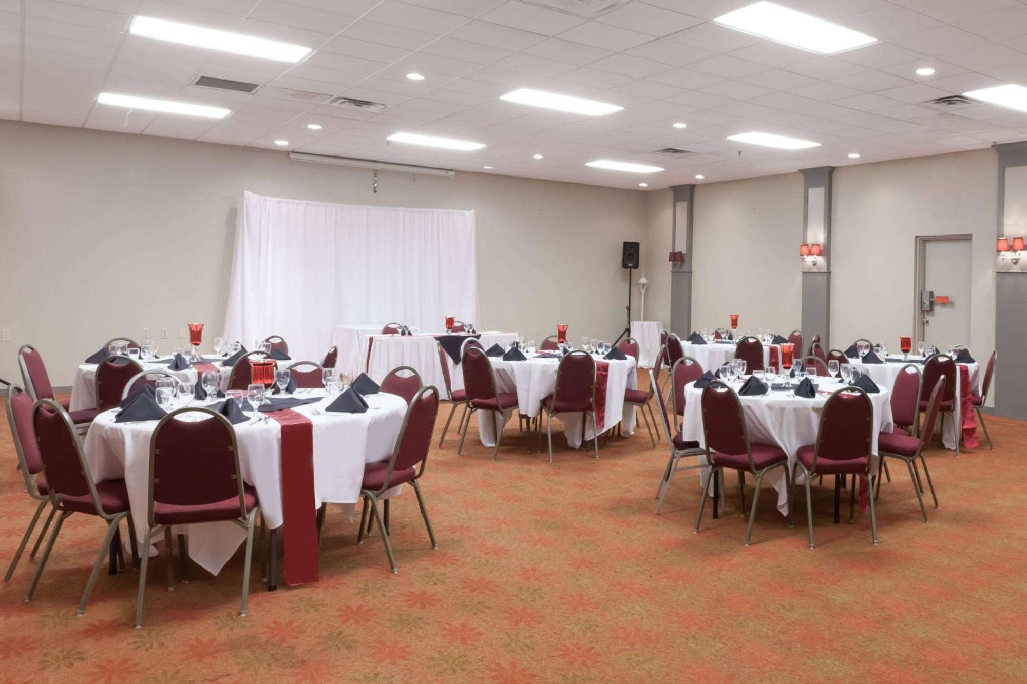 Hotel Ramada By Wyndham La Nouvelle-Ibérie Extérieur photo