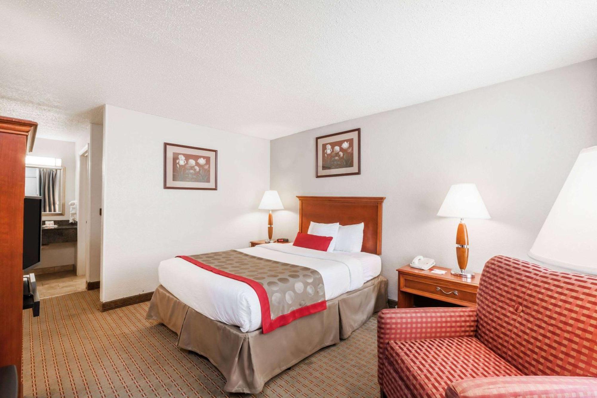 Hotel Ramada By Wyndham La Nouvelle-Ibérie Extérieur photo
