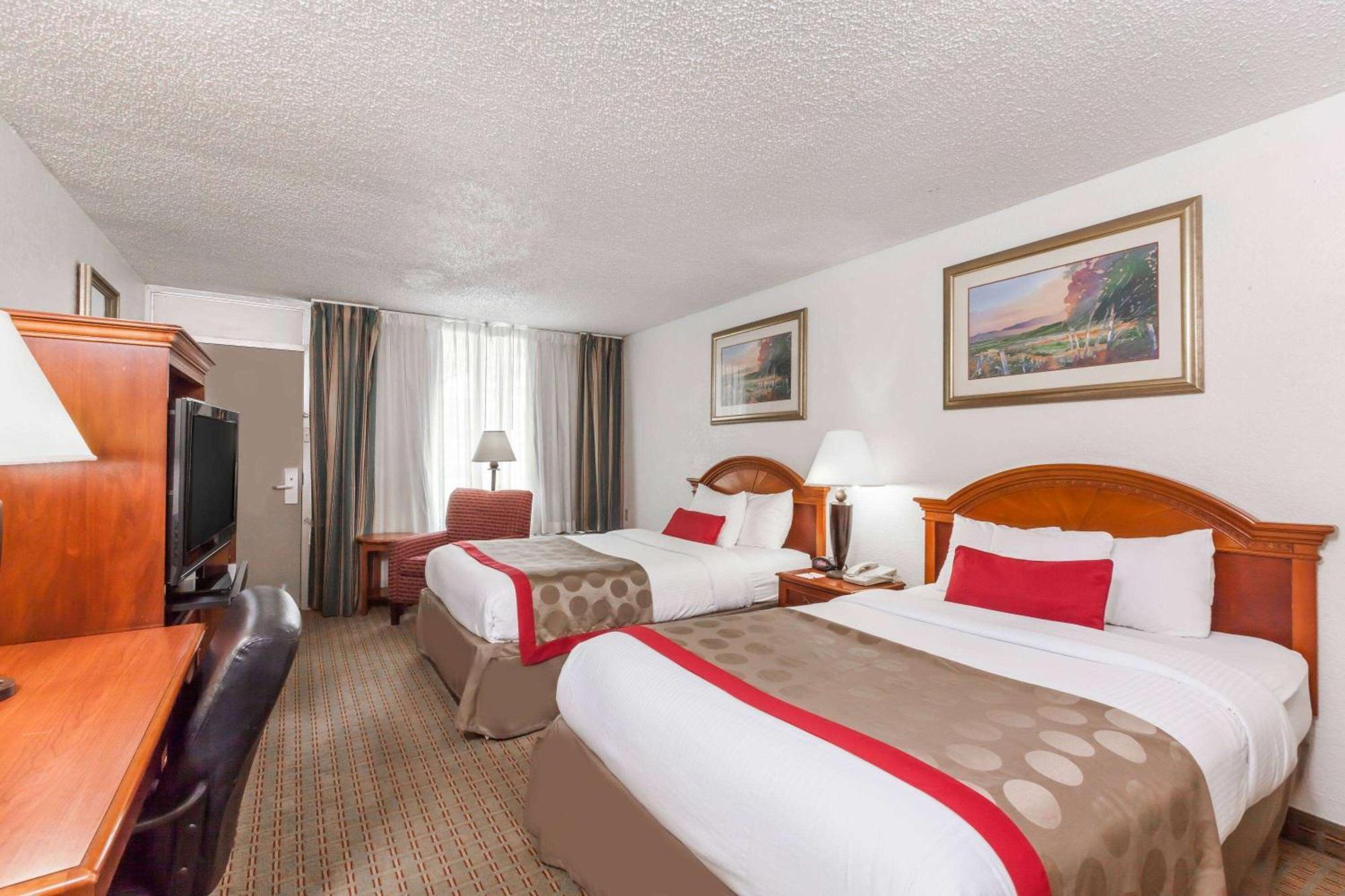 Hotel Ramada By Wyndham La Nouvelle-Ibérie Extérieur photo